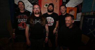 La explosiva banda de thrash punk de Denver, ARSON CHARGE, lanzará su álbum debut «A Dying Light» el 3 de octubre a través de Anxious & Angry